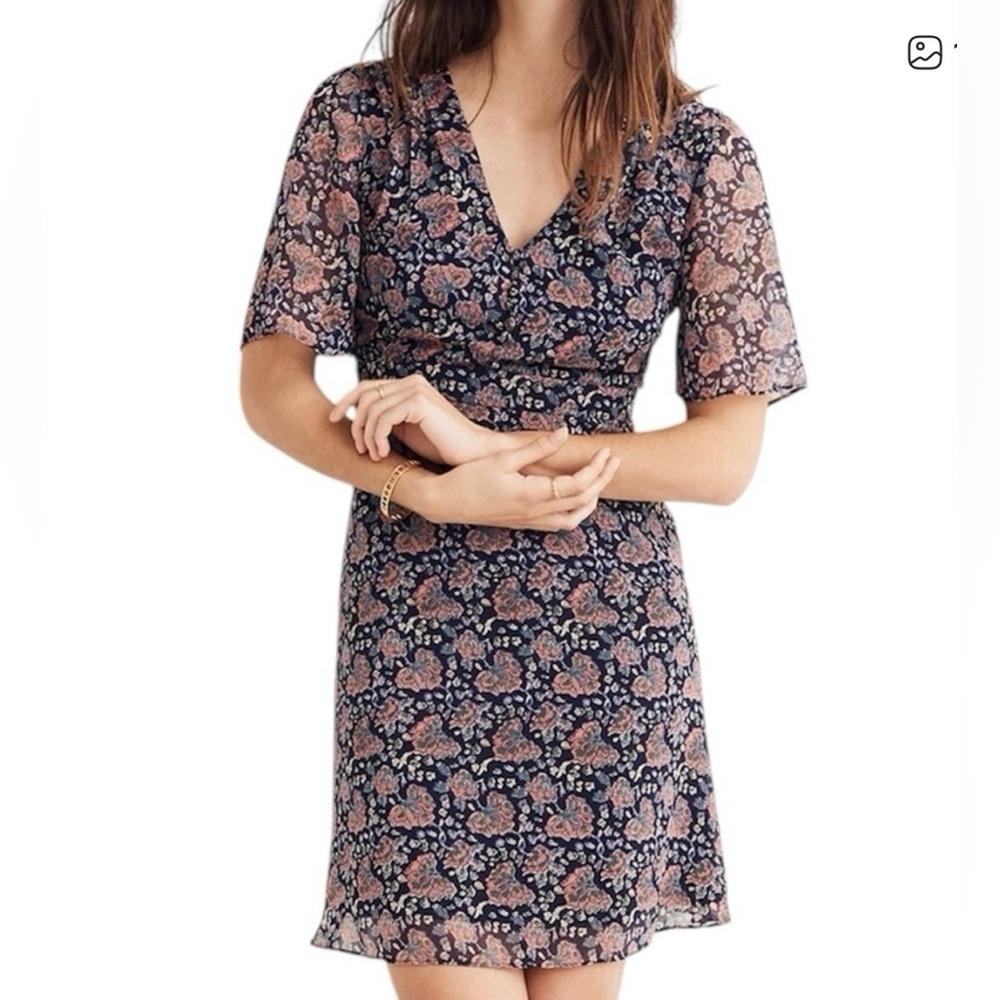 MADEWELL Orchard Flutter Short Sleeve VNeck Button Detail Lined‎ Dres. Size 6.